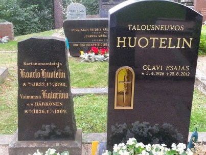 Kaaarlo Huotelin hautakivi.Kuva_Kimmo_Härkönen