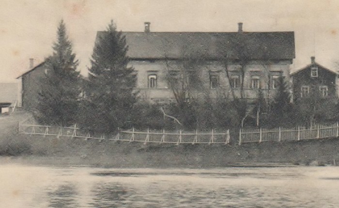 Kuhmoniemen kirkko palaa!